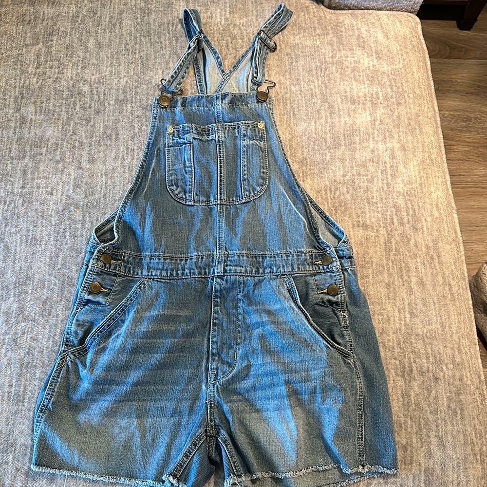 Overall shorts in a medium wash denim. Very comfy denim. Size small but fits med